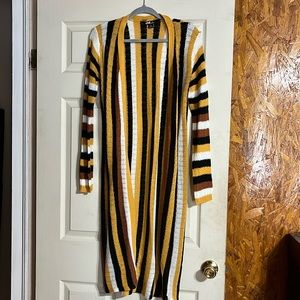 Like new, fall sweater worn once. Excellent condition.